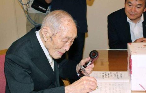 Cel mai in varsta barbat din lume este un japonez de 111 ani