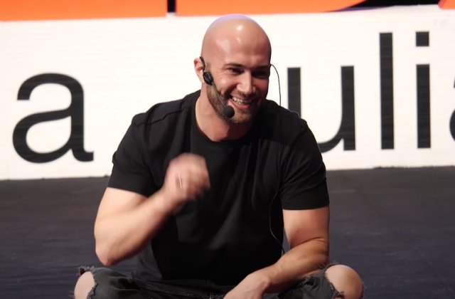 Mihai Bendeac a fost amendat cu 10.000 de lei de CNCD: &bdquo;A făcut o asociere nepotrivită &icirc;ntre o băutura alcoolică și...&rdquo;