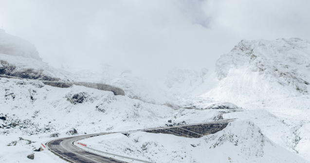 Circulația rutieră a fost oprită pe anumite porțiuni de drum pe Transalpina