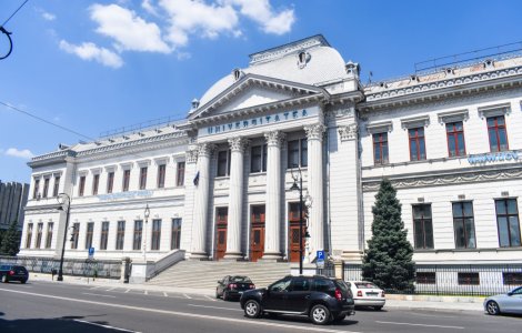 Universitatea din Craiova revine la cursurile online pentru a economisi curent electric. Ce părere au studenții