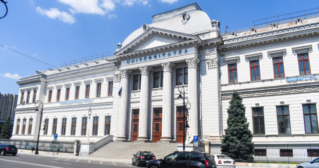 Universitatea din Craiova revine la cursurile online pentru a economisi curent electric. Ce părere au studenții