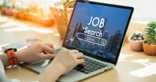 Zeci de locuri de muncă vacante. Care sunt cele mai căutate meserii în România