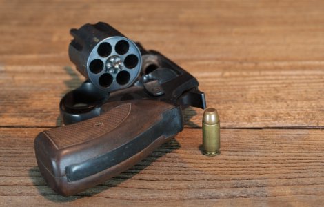 Fiul unui cunoscut procuror din Constanța s-a împușcat în cap