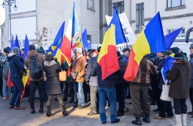 Oamenii din Iași au organizat un marș al pietonilor şi bicicliştilor. Aceștia se pl&acirc;ng de prea multe mașini