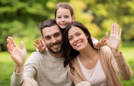 Ziua Mondială a Salutului. Cum se salută românii din diferite zone ale țării