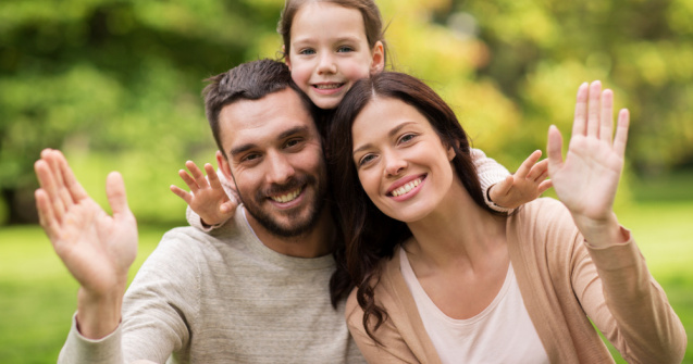 Ziua Mondială a Salutului. Cum se salută românii din diferite zone ale țării