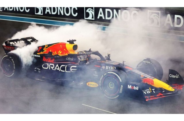 F1 Abu Dhabi: Max Verstappen c&acirc;știgă ultima cursă a sezonului &icirc;n fața lui Leclerc! Hamilton, fără victorie &icirc;n 2022 