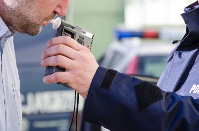 Șoferii prinși băuți sau drogați la volan ar putea face &icirc;nchisoare