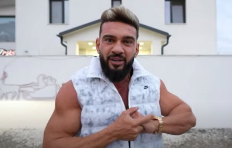 Dorian Popa s-a pregătit deja pentru Crăciun: „Bradul e senzațional. Din stradă se vede ca și cum...”