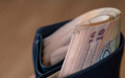 Salariul minim va creşte la...