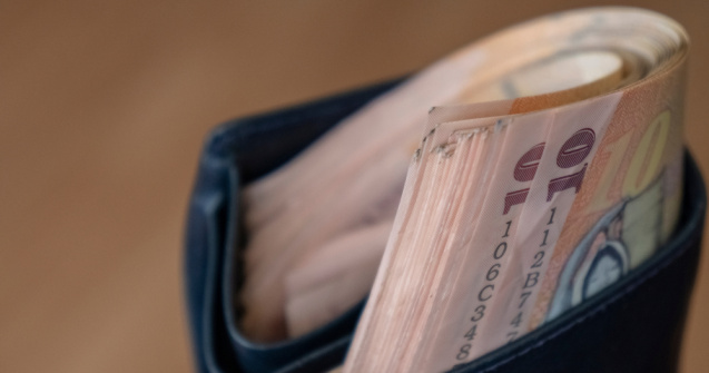 Salariul minim va creşte la 3.000 de lei brut, de la 1 ianuarie. Care va fi suma netă pe care urmează să o primească românii