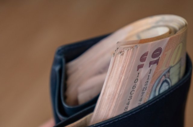 Salariul minim va creşte la 3.000 de lei brut, de la 1 ianuarie. Care va fi suma netă pe care urmează să o primească rom&acirc;nii