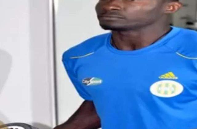 [VIDEO] DRAMATIC! Un atacant algerian, UCIS de un obiect aruncat din tribune