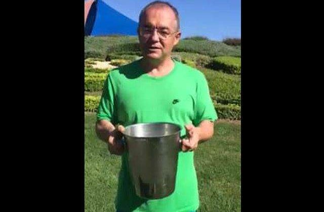 [VIDEO] Ice Bucket Challenge: Boc si-a turnat apa in cap si a provocat-o pe Elena Udrea