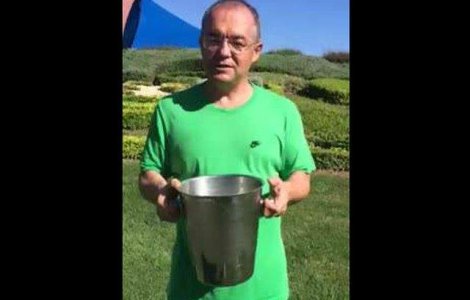  Video  Ice Bucket Challenge: Boc si-a turnat apa in cap si a provocat-o pe Elena Udrea