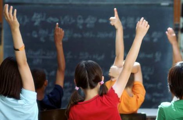 Pricopie: Manualele din ciclul primar ar putea ramane la elevi