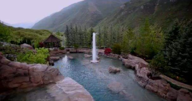  Video  Cea mai spectaculoasa piscina din lume!