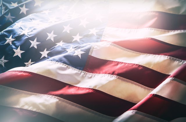 Casa Albă respinge acuzațiile că SUA ar profita de pe urma prețurilor exagerate la gazul lichefiat livrat Europei. Țările europene caută modalități pentru a &icirc;nlocui aprovizionarea