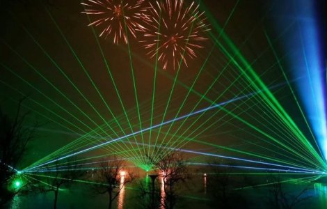 Focul de artificii din noaptea de Revelion, înlocuit cu drone și lasere. Motivul