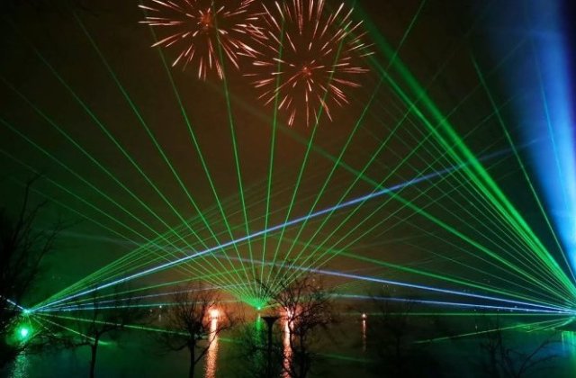 Focul de artificii din noaptea de Revelion, &icirc;nlocuit cu drone și lasere. Motivul 