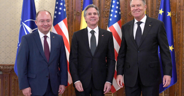 Antony Blinken, după 25 de ani din nou în România: Șeful diplomației a fost primit cu un moment muzical la Ateneu. Cum a reacționat