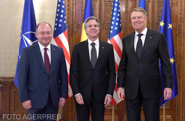 Antony Blinken, după 25 de ani din nou &icirc;n Rom&acirc;nia: Șeful diplomației a fost primit cu un moment muzical la Ateneu. Cum a reacționat