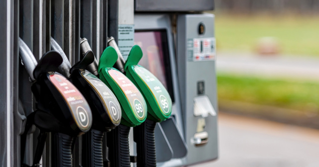 Carburanții se ieftinesc în ajun de Sfântul Andrei. Prețul benzinei și motorinei