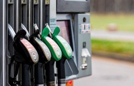 Carburanții se ieftinesc în ajun de Sfântul Andrei. Prețul benzinei și motorinei