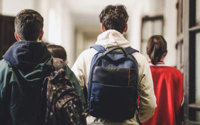 Elevii nu au primit nici până...