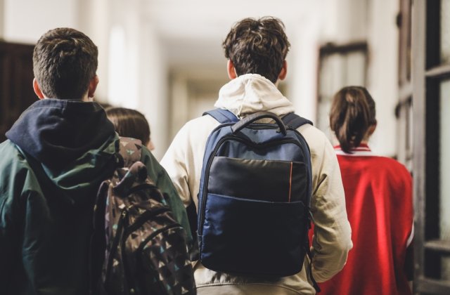 Elevii nu au primit nici p&acirc;nă acum bursele școlare. Cum explică președintelui FNAP acest lucru