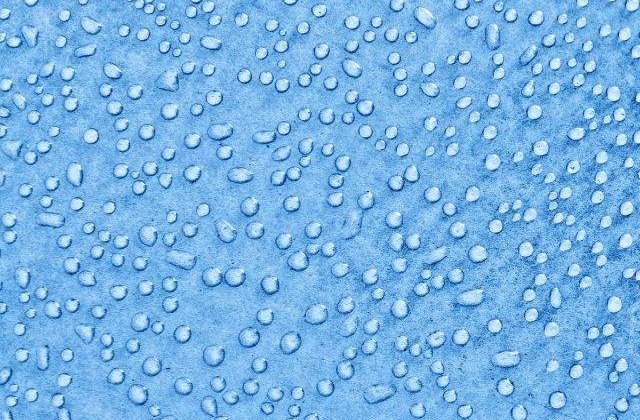 Premiera: Nori de apa, descoperiti in afara Sistemului Solar