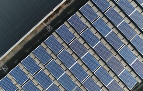 USR va sesiza Comisia Europeană dacă Guvernul nu rectifică ordonanța privind „taxa pe soare”
