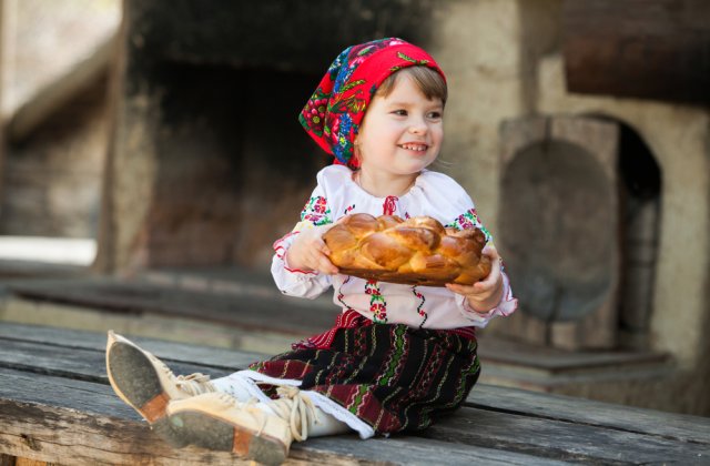 Peste 800.000 de rom&acirc;ni &icirc;şi sărbătoresc ziua numelui de Sf&acirc;ntul Nicolae. Mesaje de felicitare pentru omagiați