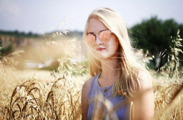 Cum funcționează lentila tip oglindă a ochelarilor de soare? 