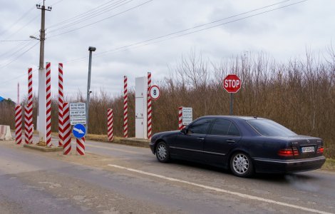 Un bărbat din Republica Moldova a încercat să intre în România cu 80.000 de euro ascunși în șosete
