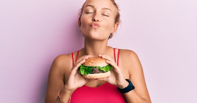 6 lucruri pe care NU trebuie să le faci imediat după ce ai luat masa