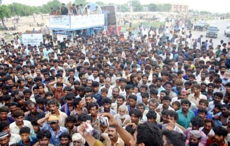 Ce putin 230 de oameni raniti, in urma unor conflicte in Pakistan