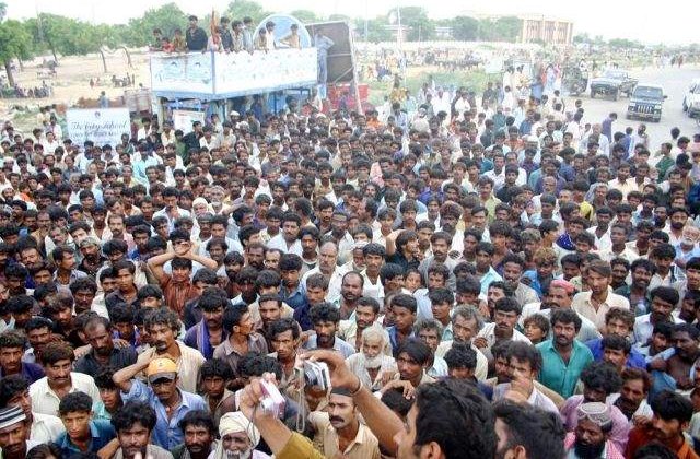 Ce putin 230 de oameni raniti, in urma unor conflicte de strada in Pakistan