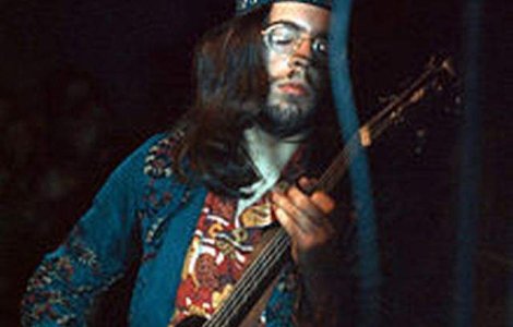 A murit primul bassist al formatiei rock Jethro Tull