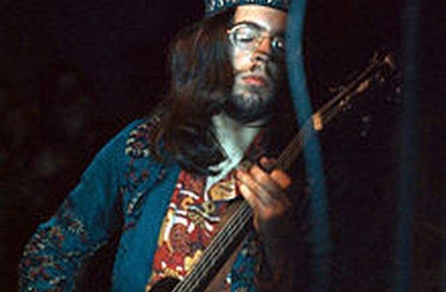 A murit primul bassist al formatiei rock Jethro Tull
