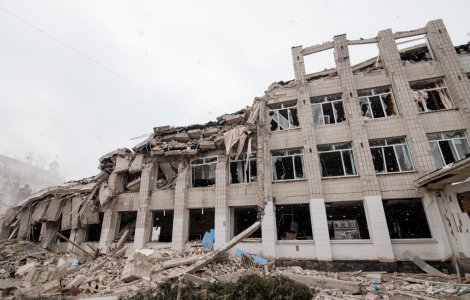 Rusia se confruntă cu stocuri insuficiente. Pentagonul: Pare să folosească bombe expirate