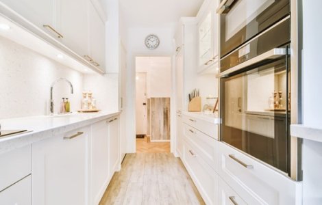 Cum să amenajezi o bucătărie lungă și îngustă