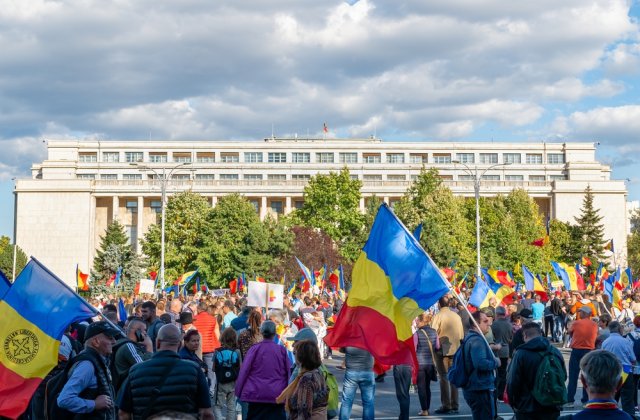 Profesorii protestează! &Icirc;nvățătorii ies &icirc;n stradă pentru a cere salarii mai mari