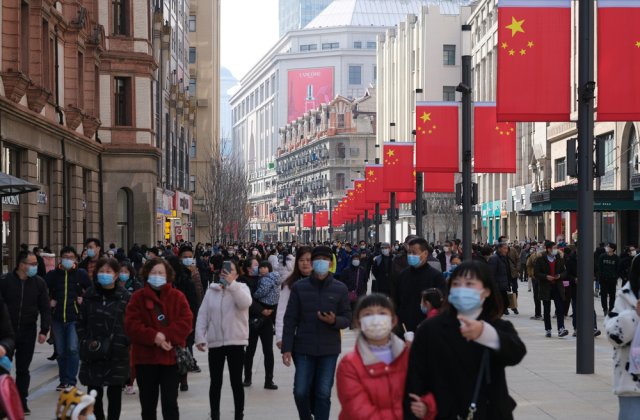 Cazurile de COVID au explodat &icirc;n China. Autoritățile au scăpat situația de sub