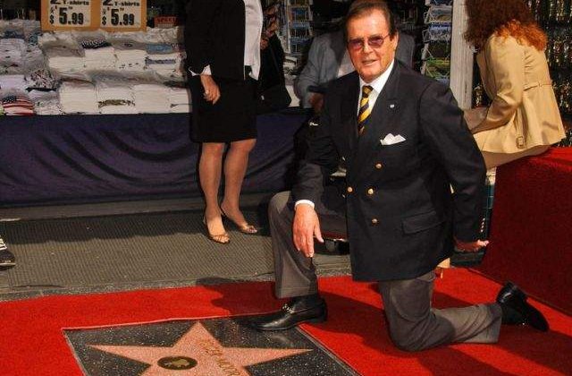 Roger Moore, obligat sa renunte la martini
