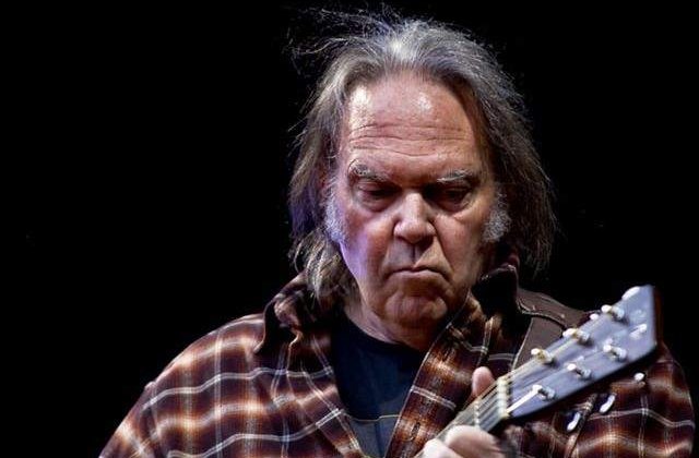 Neil Young lanseaza un nou album in noiembrie