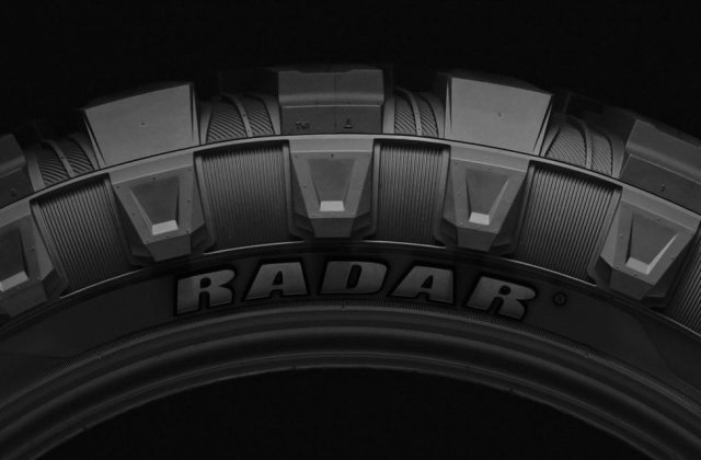 Ați auzit de anvelopele Radar? Cine le produce, cum au făcut performanță la Baja 500 și ce mașini echipează