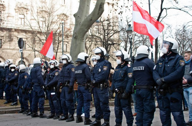 Rom&acirc;ncele care au grijă de bătr&acirc;nii din Austria vor să intre &icirc;n grevă