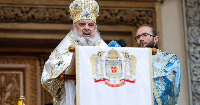 Patriarhul Daniel: „Sărbătoarea Crăciunului ne cheamă să arătăm iubire smerită”