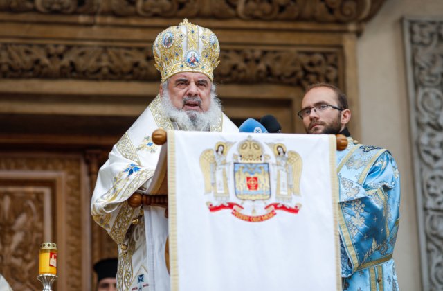 Patriarhul Daniel: &bdquo;Sărbătoarea Crăciunului ne cheamă să arătăm iubire smerită şi milostivă&rdquo;